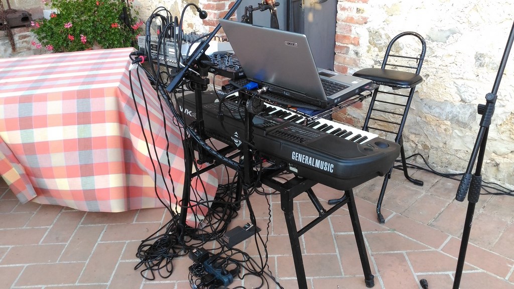 Musica per matrimonio,eventi,cerimonie,dj set , karaoke, Fulvio Vasarri www.fulviovasarri.com