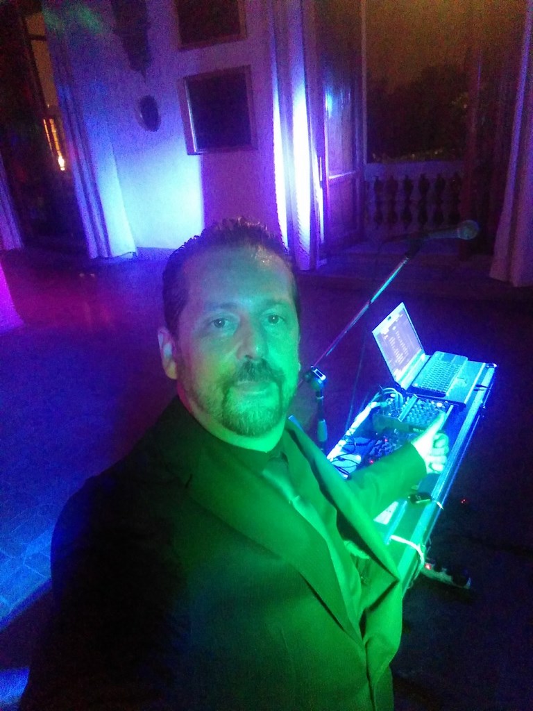 Musica per matrimonio,eventi,cerimonie,dj set , karaoke, Fulvio Vasarri www.fulviovasarri.com