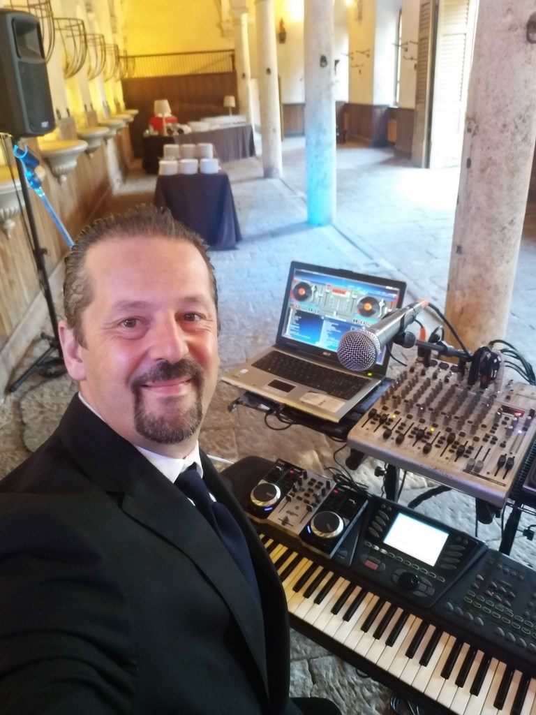 Musica per matrimonio,eventi,cerimonie,dj set , karaoke, Fulvio Vasarri www.fulviovasarri.com